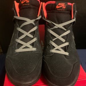 Men’s Nike sneakers